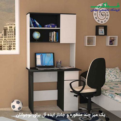 نمایی زیبا از میز مشکی و سفید 2008 در اتاق خواب یک نوجوان