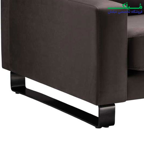 نمایی نزدیک از پایه های فلزی زیبا مبل کیوب